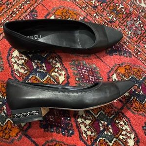 Van Eli Leather Flats with classic Silver Chain Detail